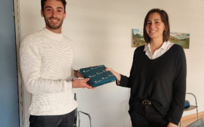 Los ganadores del II Concurso de Navidad reciben su regalo
